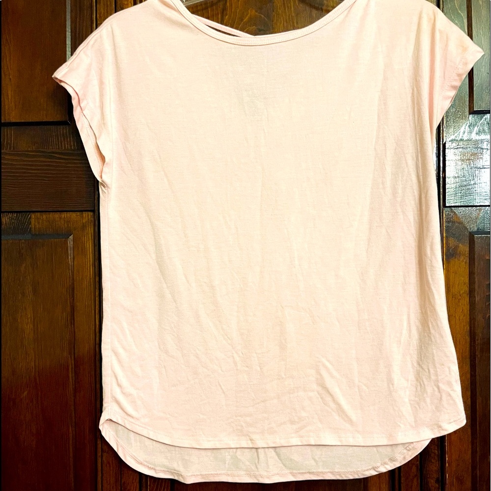 Comfortable top, goes great with leggings.